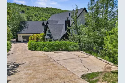 2692 S Grand Oak Cir E, Bountiful, UT 84010 - Photo 2