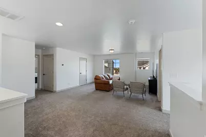 3196 N 1450 E, Layton, UT 84040 - Photo 10