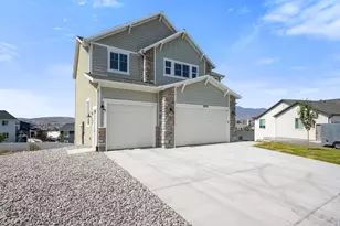 9579 N Bluebell Dr, Eagle Mountain, UT 84005 - Photo 2