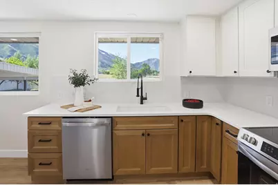 810 E Maple St, Mapleton, UT 84664 - Photo 10