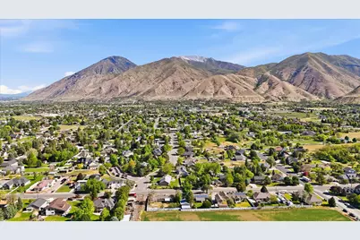 810 E Maple St, Mapleton, UT 84664 - Photo 32