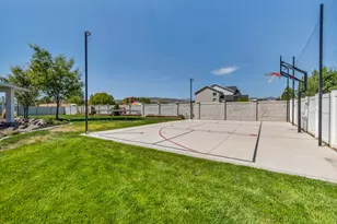 13324 S Heritage Farms Cv W, Riverton, UT 84065 - Photo 20