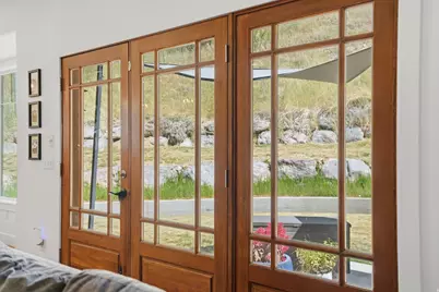 223 E 2050 N, Centerville, UT 84014 - Photo 10