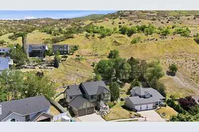 223 E 2050 N, Centerville, UT 84014 - Photo 70