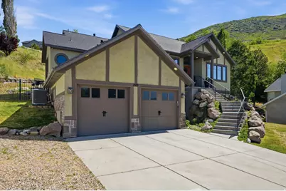 223 E 2050 N, Centerville, UT 84014 - Photo 2
