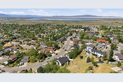223 E 2050 N, Centerville, UT 84014 - Photo 74