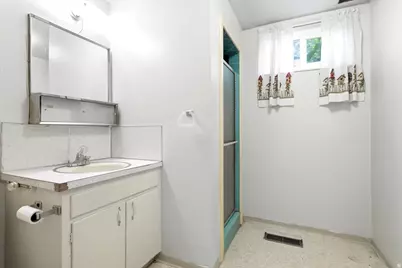 827 E 400 S, Orem, UT 84097 - Photo 16
