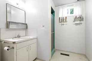 827 E 400 S, Orem, UT 84097 - Photo 16