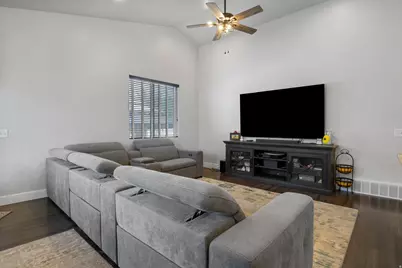 237 W 125 N, Clearfield, UT 84015 - Photo 8