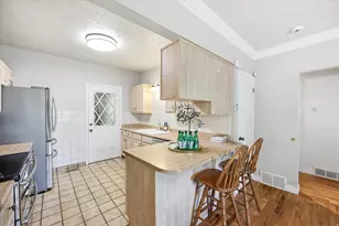 65 E Pioneer Ave S, Sandy, UT 84070 - Photo 10
