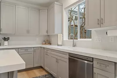 365 S Mountain Rd, Fruit Heights, UT 84037 - Photo 18