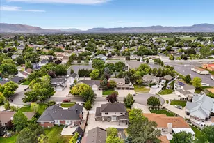 2526 W Windsor Manor Ct S, South Jordan, UT 84095 - Photo 8