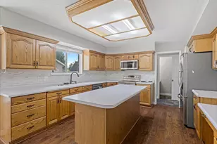 2526 W Windsor Manor Ct S, South Jordan, UT 84095 - Photo 18