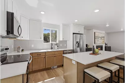 9161 S Lazon Cir, Sandy, UT 84094 - Photo 10