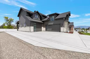 6382 W Hollys Pond Ln, Herriman, UT 84096 - Photo 2