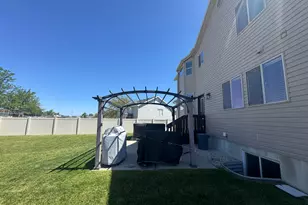 5577 S 4650 W, Hooper, UT 84315 - Photo 16