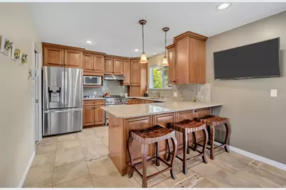 7087 E Pine Cone S, Cottonwood Heights, UT 84121 - Photo 6