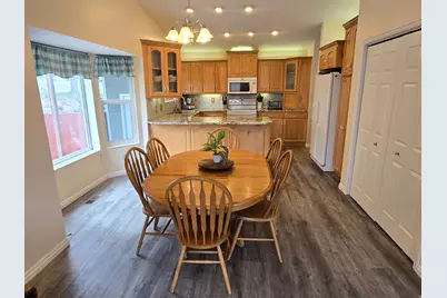 1263 E Grayson Ct S, Sandy, UT 84094 - Photo 6