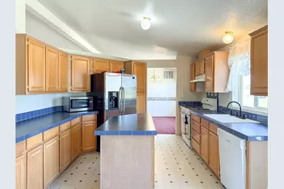 141 S 100 E, Emery, UT 84522 - Photo 8