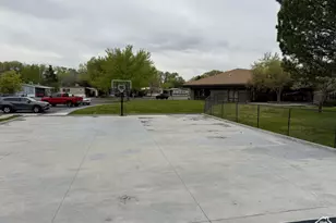 829 W Mount Tuscarora Dr S, Taylorsville, UT 84123 - Photo 26