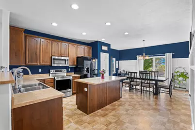 7092 N Cherokee St, Eagle Mountain, UT 84005 - Photo 4