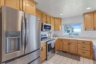9135 S Morningview Dr E, Sandy, UT 84094 - Photo 8