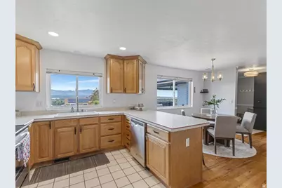 9135 S Morningview Dr E, Sandy, UT 84094 - Photo 10