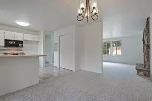 1722 E Kimsbrough Rd S, Sandy, UT 84092 - Photo 10