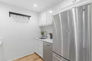 4852 S Highland Cir, Holladay, UT 84117 - Photo 8