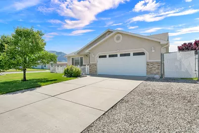 429 W 2125 N, Harrisville, UT 84414 - Photo 2