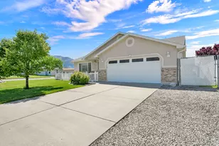 429 W 2125 N, Harrisville, UT 84414 - Photo 2