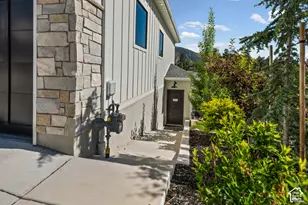 9577 S Hidden Pine Ln, Sandy, UT 84092 - Photo 54