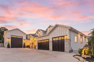 9577 S Hidden Pine Ln, Sandy, UT 84092 - Photo 2