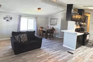 699 W Big Mountain Dr, Taylorsville, UT 84123 - Photo 2