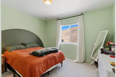 2031 N Golden Ruby Dr, Saratoga Springs, UT 84045 - Photo 12