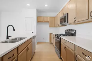 2864 S Tetzlaff Pl, West Valley, UT 84128 - Photo 4