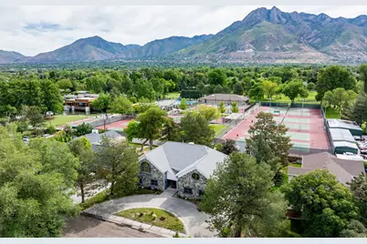 5529 S Woodcrest Dr E, Holladay, UT 84117 - Photo 32