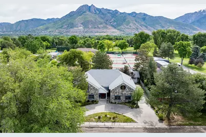 5529 S Woodcrest Dr E, Holladay, UT 84117 - Photo 2