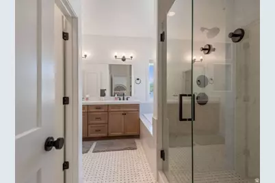 1447 N Shadow Wood Dr, Kaysville, UT 84037 - Photo 22