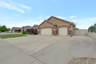 9067 S Wisteria Way, West Jordan, UT 84081 - Photo 2
