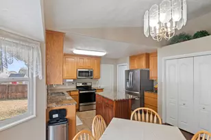 882 N 200 W, American Fork, UT 84003 - Photo 4
