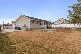 882 N 200 W, American Fork, UT 84003 - Photo 32