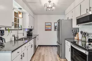 877 N Starcrest Dr, Salt Lake City, UT 84116 - Photo 10