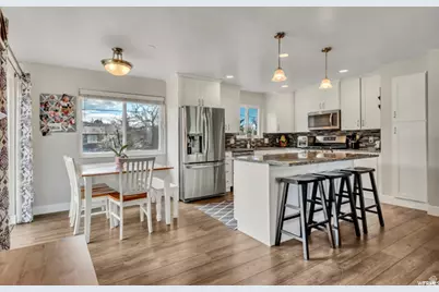 2444 E Quail Run Dr S, Sandy, UT 84093 - Photo 2