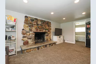 2444 E Quail Run Dr S, Sandy, UT 84093 - Photo 12