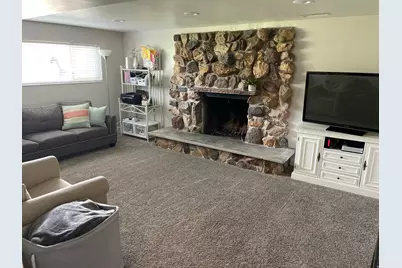 2444 E Quail Run Dr S, Sandy, UT 84093 - Photo 10