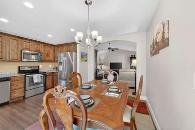 1854 E Shadow Dr N, Eagle Mountain, UT 84005 - Photo 10