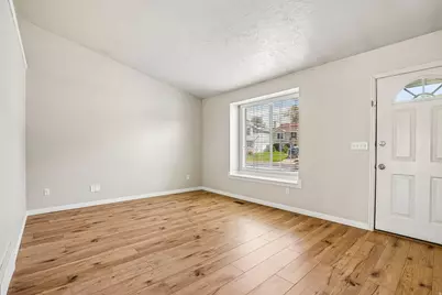 1115 W 2600 N, Layton, UT 84041 - Photo 4