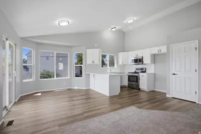 1142 E 1350 S, Clearfield, UT 84015 - Photo 4