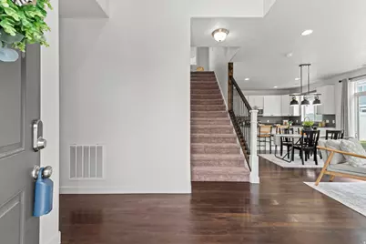 1812 W Parkview Dr S, Syracuse, UT 84075 - Photo 4